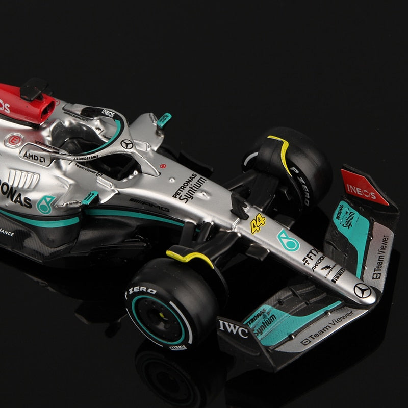 Bburago 1:43 2022 F1 Mercedes-AMG Team W13 #44 L. Hamilton #63 G. Russell