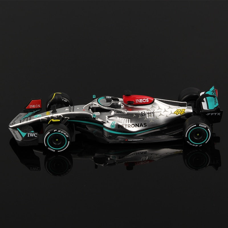 Bburago 1:43 2022 F1 Mercedes-AMG Team W13 #44 L. Hamilton #63 G. Russell