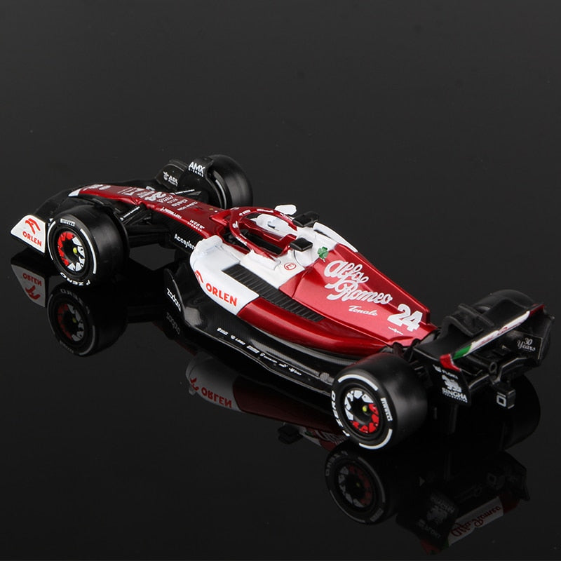 Bburago 1:43 2022 F1 Alfa Romeo Racing Team C42 #24 Guanyu Zhou #77 Valtteri Bottas
