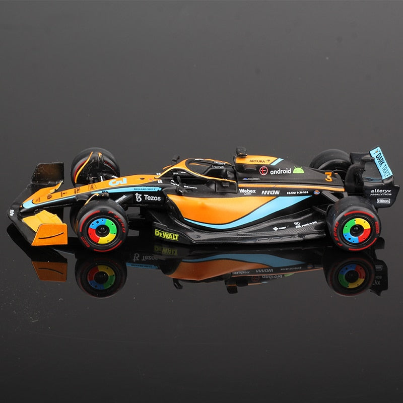 Bburago 1:43 2022 #4 Lando Norris McLaren F1 Team MCL36 #3 Daniel Ricciardo