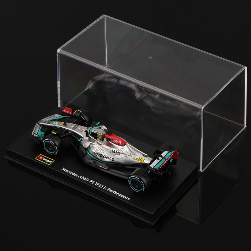 Premium Bburago 1:43 Mercedes-AMG F1 W13 2022 #44 Hamilton #63 Russell