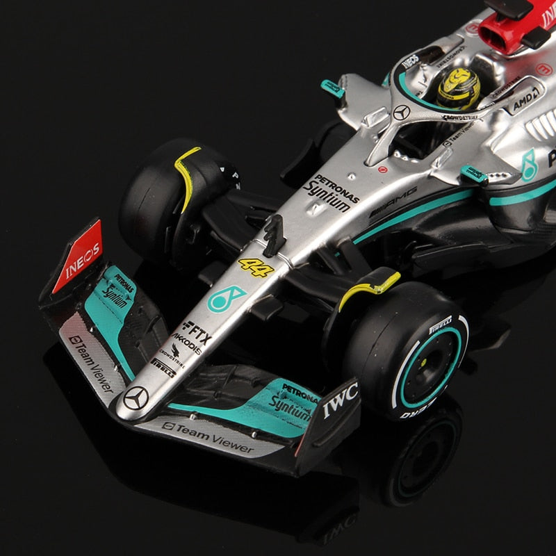 Premium Bburago 1:43 Mercedes-AMG F1 W13 2022 #44 Hamilton #63 Russell