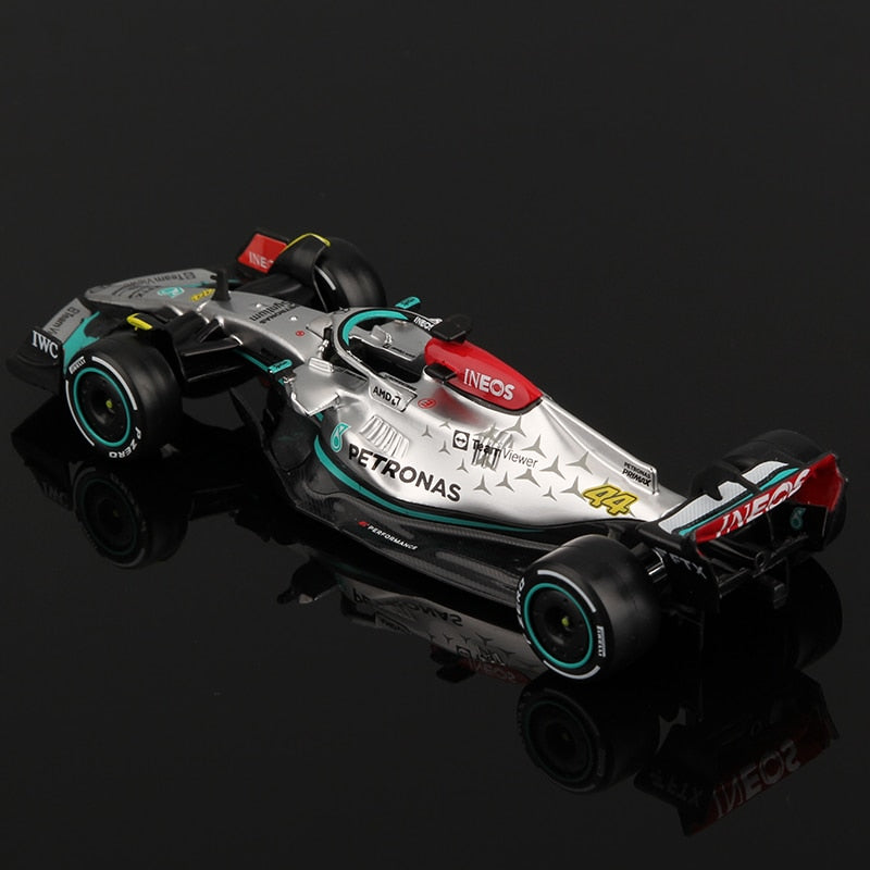 Bburago 1:43 2022 F1 Mercedes-AMG Team W13 #44 L. Hamilton #63 G. Russell