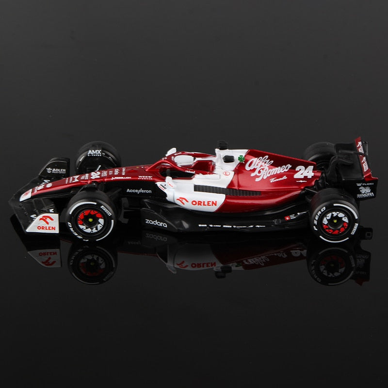 Bburago 1:43 2022 F1 Alfa Romeo Racing Team C42 #24 Guanyu Zhou #77 Valtteri Bottas