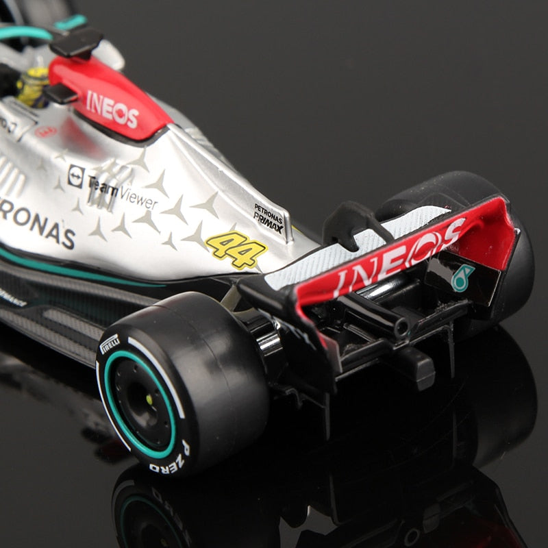 Premium Bburago 1:43 Mercedes-AMG F1 W13 2022 #44 Hamilton #63 Russell