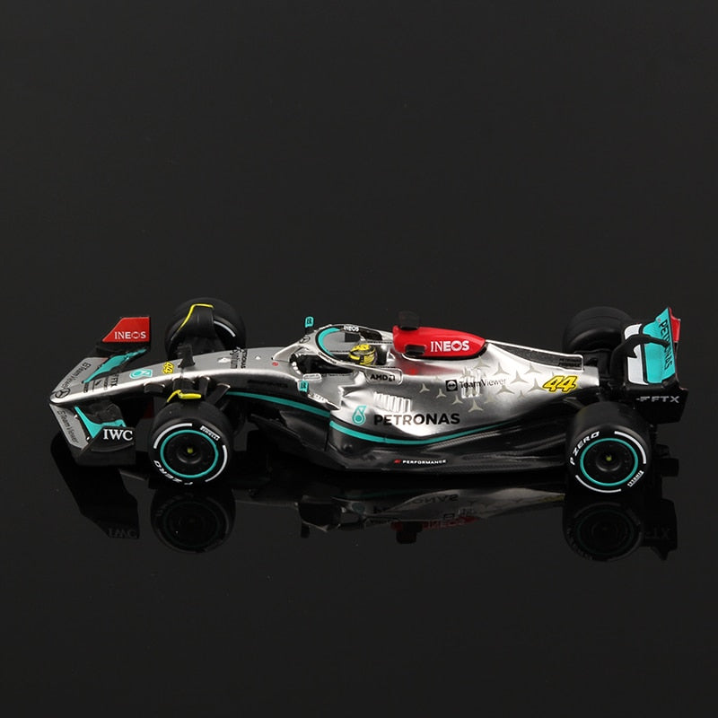 Premium Bburago 1:43 Mercedes-AMG F1 W13 2022 #44 Hamilton #63 Russell