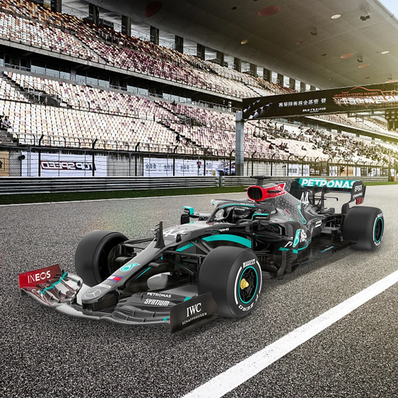 Rastar Remote Control F1 Racing Car Model Mercedes-AMG l W11 #44 Lewis Hamilton - Scale 1:12 / 1:18