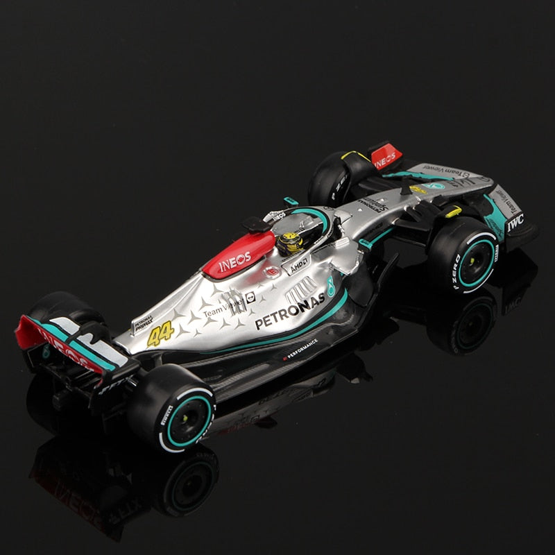 Premium Bburago 1:43 Mercedes-AMG F1 W13 2022 #44 Hamilton #63 Russell